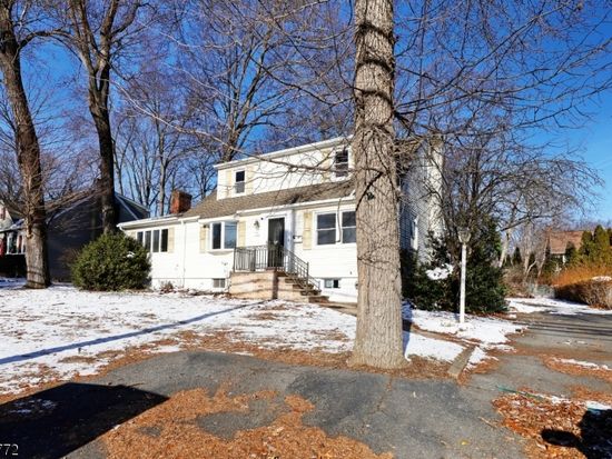 Zillow property image for 39 Packanack Lake Rd, Wayne, NJ 07470