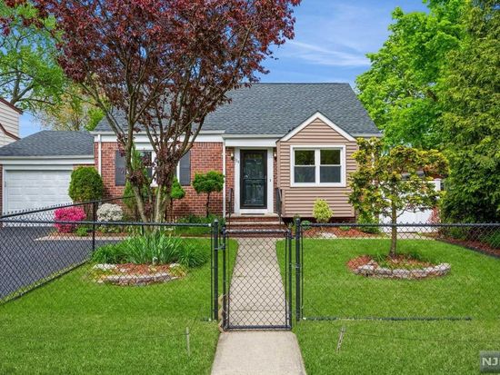 Zillow property image for 134 W Oldis St, Rochelle Park, NJ 07662