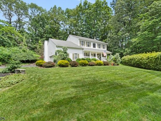 Zillow property image for 16 Windjammer Dr, Lake Hopatcong, NJ 07849
