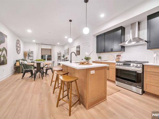 Zillow property image for 309 Encampment Ct, Montville Township, NJ 07082