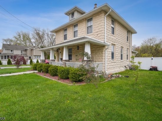 Zillow property image for 832 Ringwood Ave, Haskell, NJ 07420