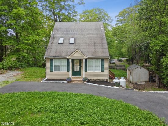 Zillow property image for 9 Jamesburg Rd, Hewitt, NJ 07421